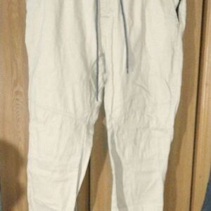 Stylish Men's Cream Khakis